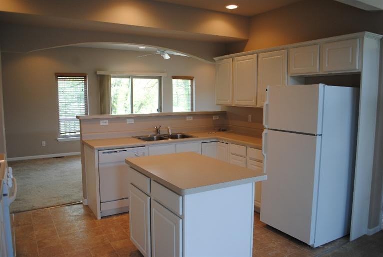 67 Sanctuary Dr - Photo 3 of 11