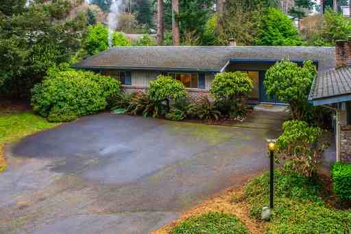 305 Bayside Rd - Photo 2 of 18