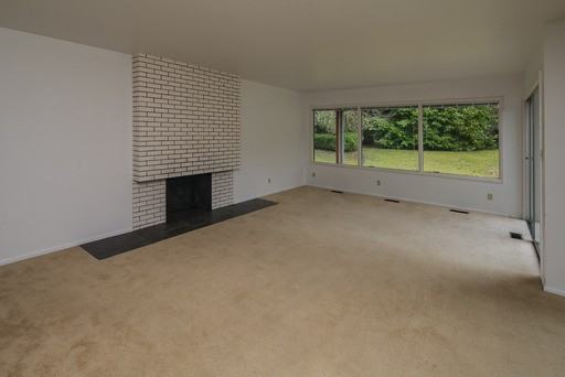 305 Bayside Rd - Photo 3 of 18