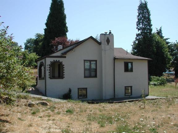 612 Kennebeck Ave N - Photo 3 of 3