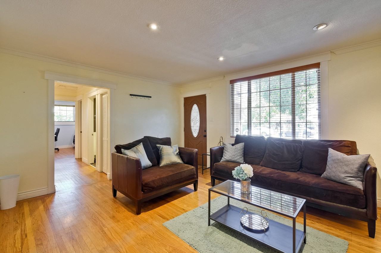 423 Larkspur Dr - Photo 3 of 20