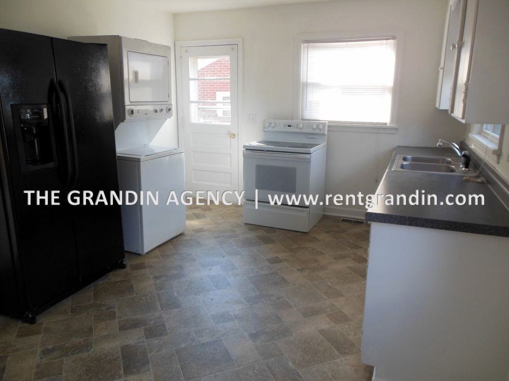 1646 Padbury Ave SE - Photo 2 of 17