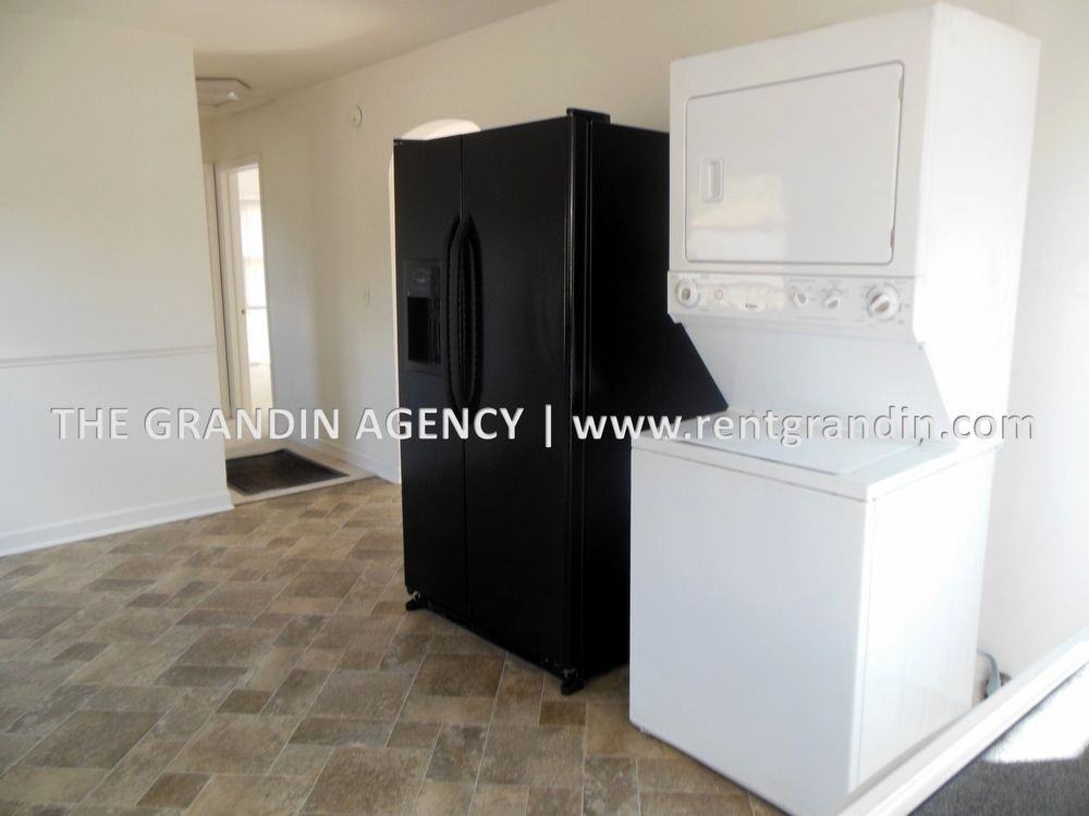 1646 Padbury Ave SE - Photo 3 of 17