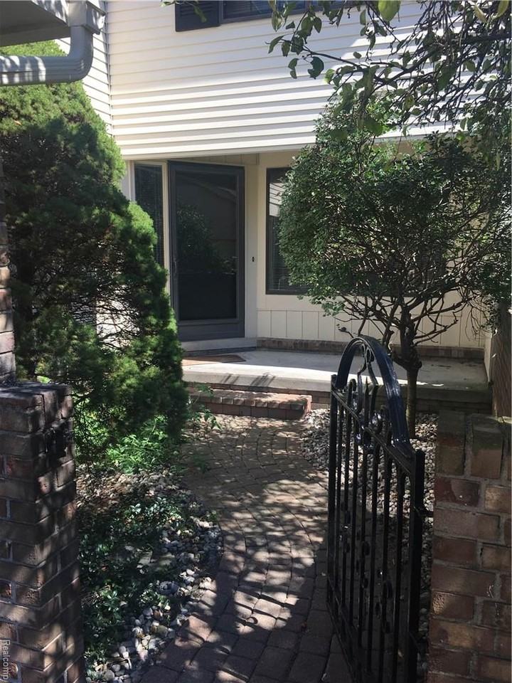 7139 Creeks Crossing - Photo 2 of 19