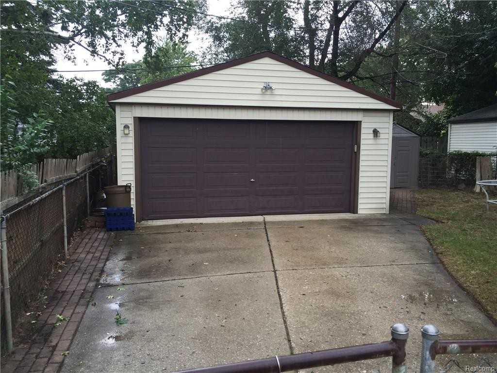 29045 Howard Ave - Photo 2 of 8
