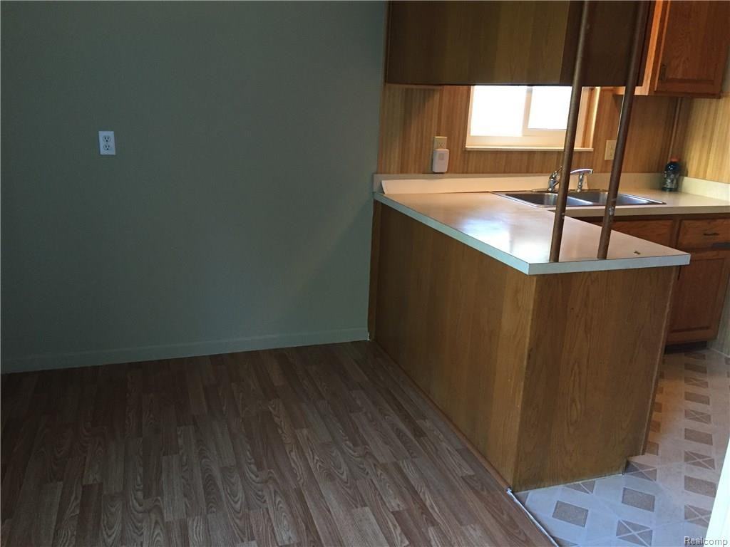 29045 Howard Ave - Photo 3 of 8