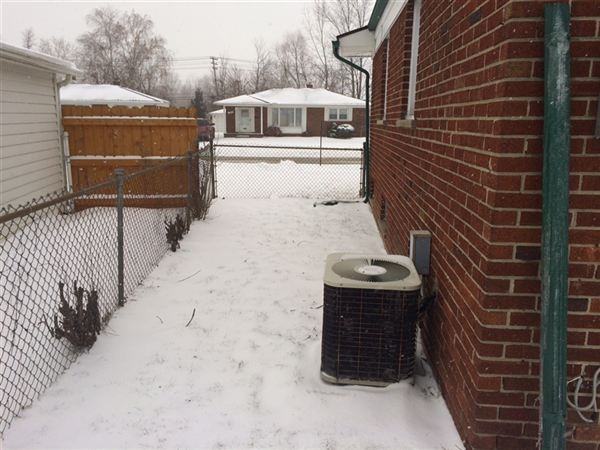 32640 Beacon Ln - Photo 2 of 10