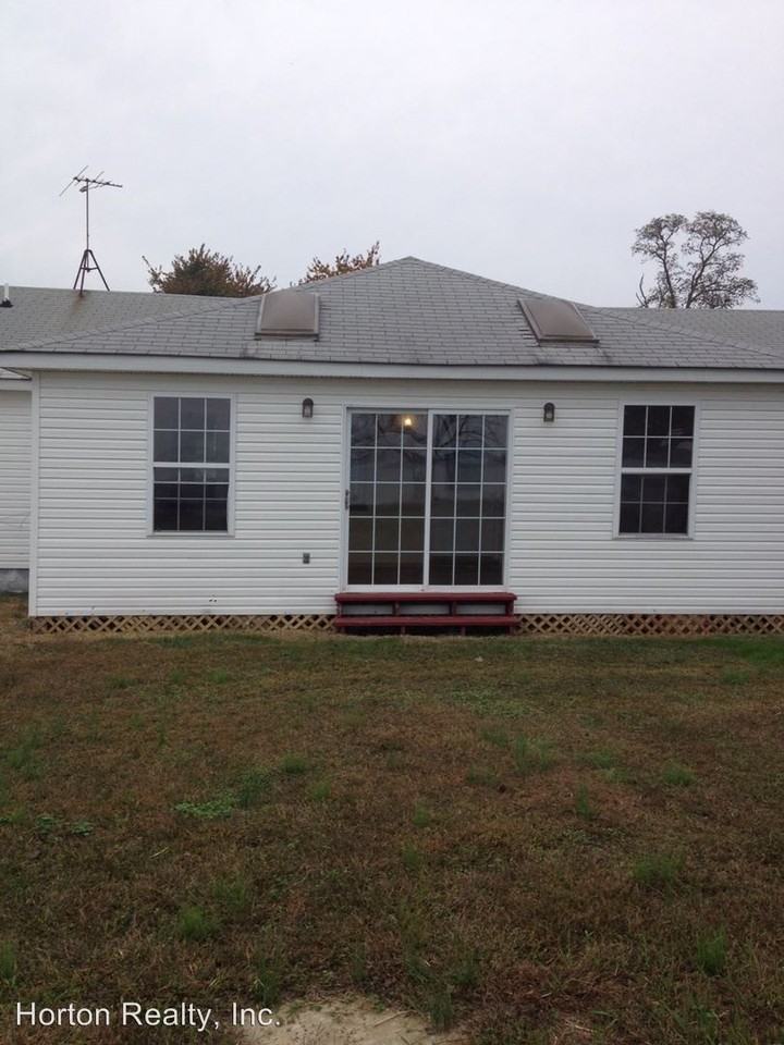 20819 Abell Rd - Photo 2 of 22