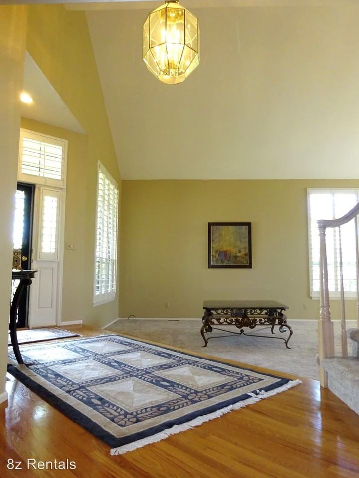 8621 S Forest St - Photo 2 of 34