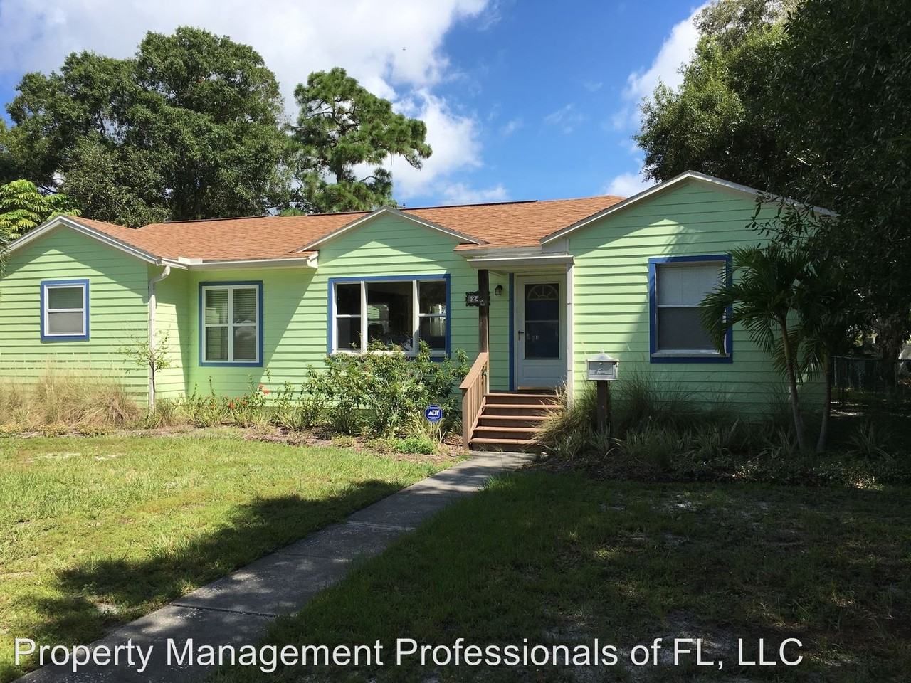 243 33rd Ave N - Photo 2 of 33