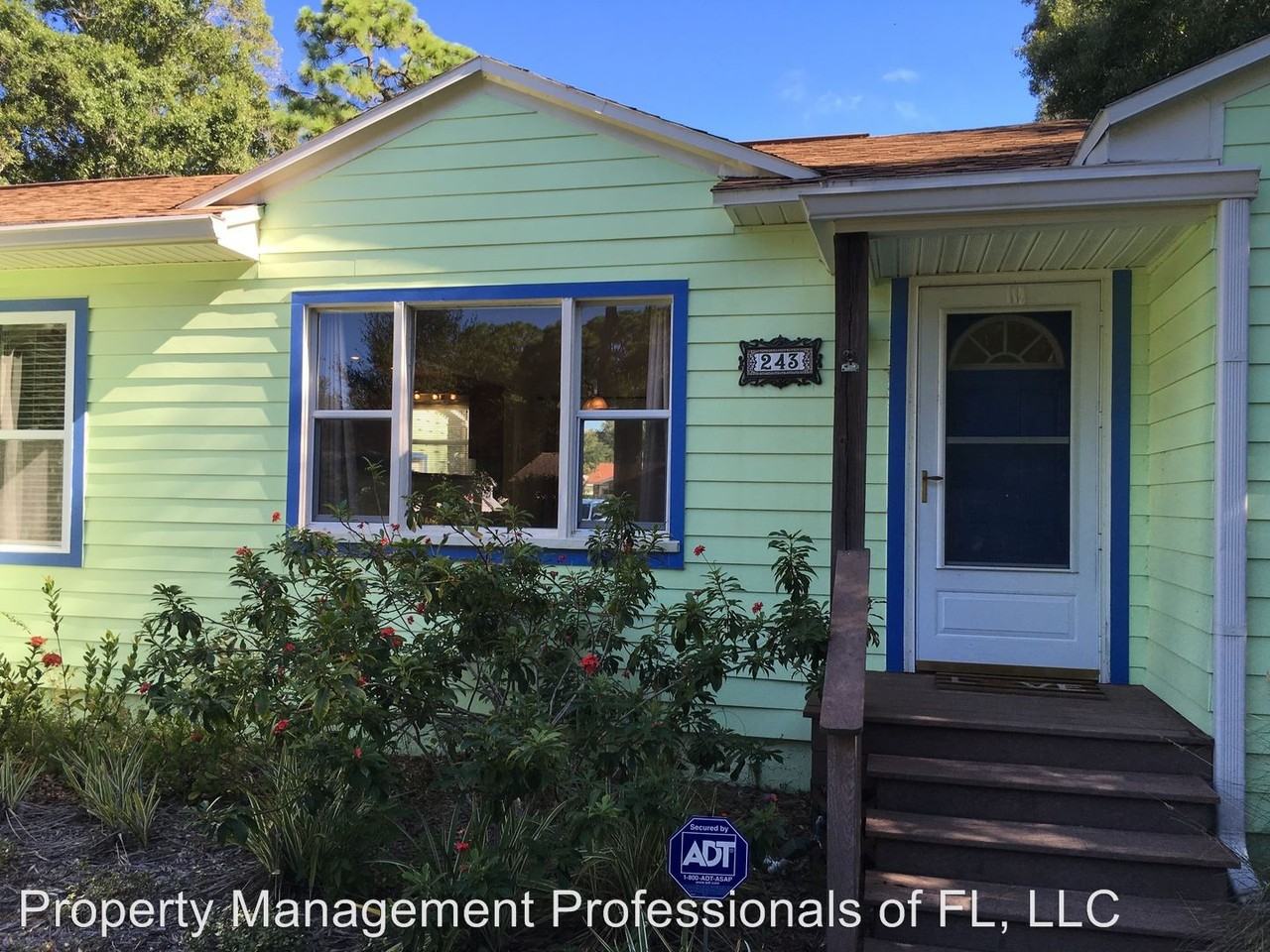 243 33rd Ave N - Photo 3 of 33