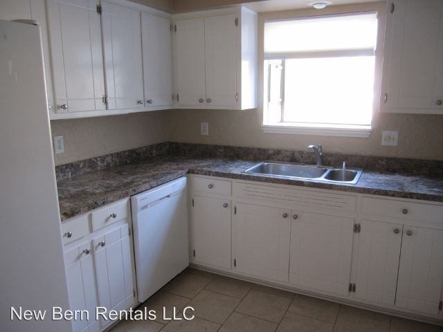 177 Quarterdeck Townhouses - Photo 2 of 29