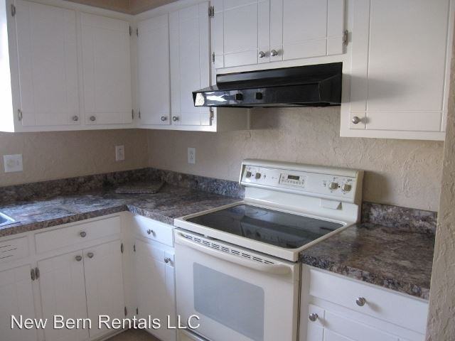 177 Quarterdeck Townhouses - Photo 3 of 29