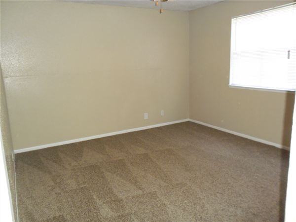 Timberlake Courts Apartments - Photo 3 of 11