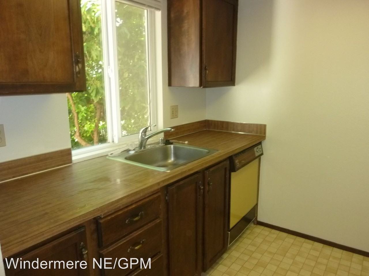 21229 Pioneer Way - Photo 3 of 16