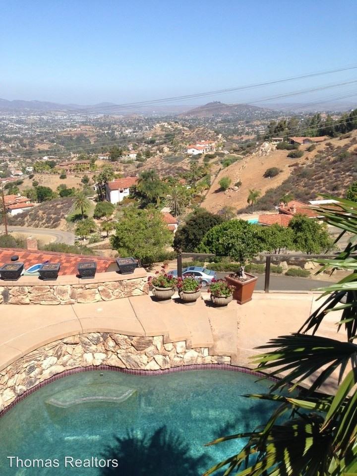 595 Calle De La Sierra - Photo 2 of 22