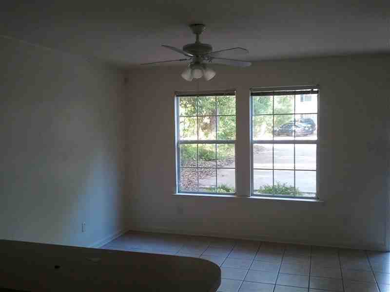 705 W Georgia St #2 - Photo 3 of 10