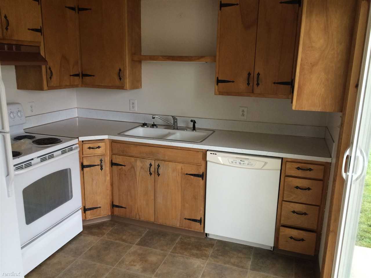 910 Whitaker Dr - Photo 2 of 8