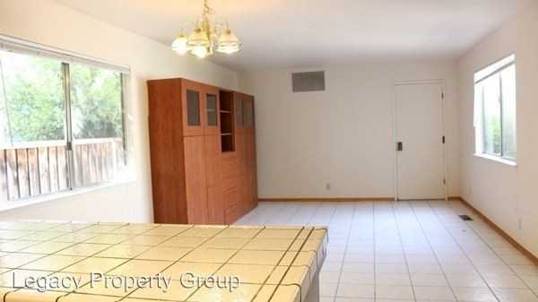 807 Runningwood Cir - Photo 3 of 21