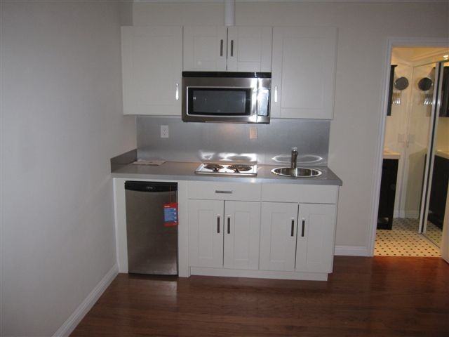 1015 North Doheny Drive - Photo 2 of 5