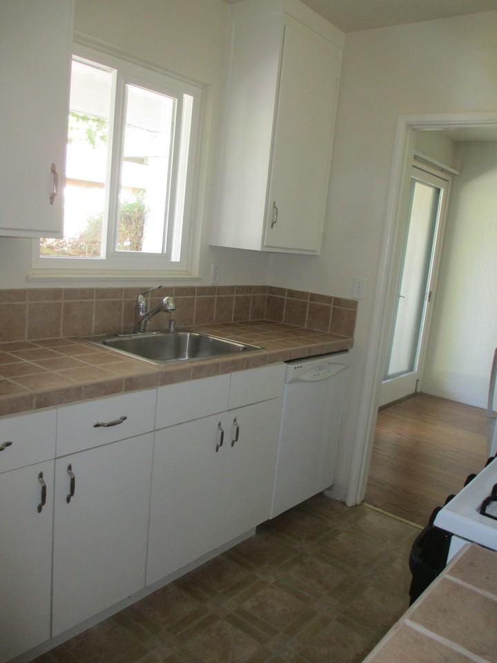 323 Waverley Street - Photo 3 of 16