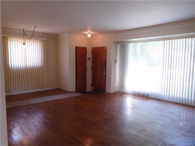 9055 Riverview Ave - Photo 2 of 23