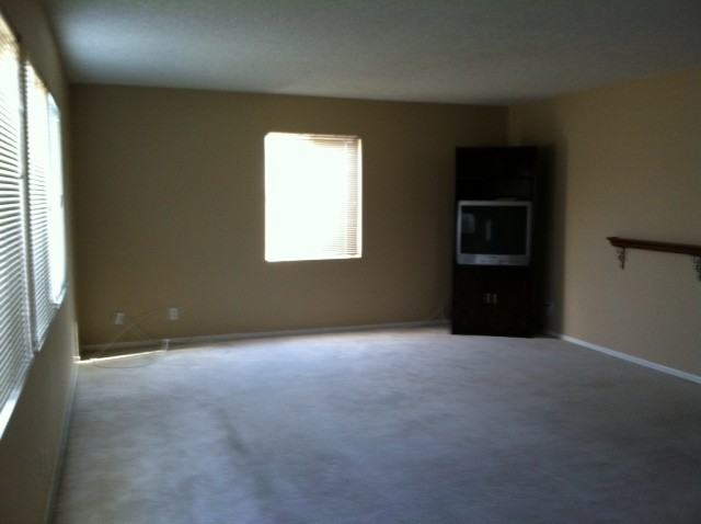 1102 W Avenue J 6 - Photo 2 of 10