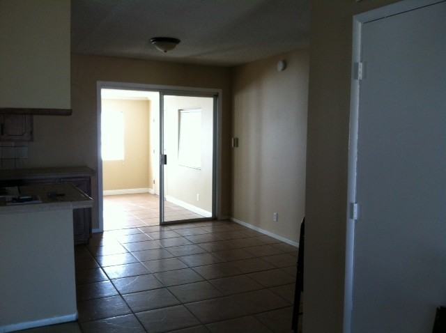 1102 W Avenue J 6 - Photo 3 of 10