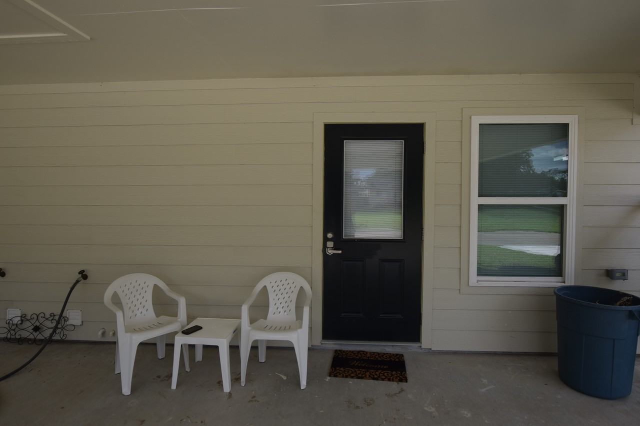 404 Gray St - Photo 2 of 8