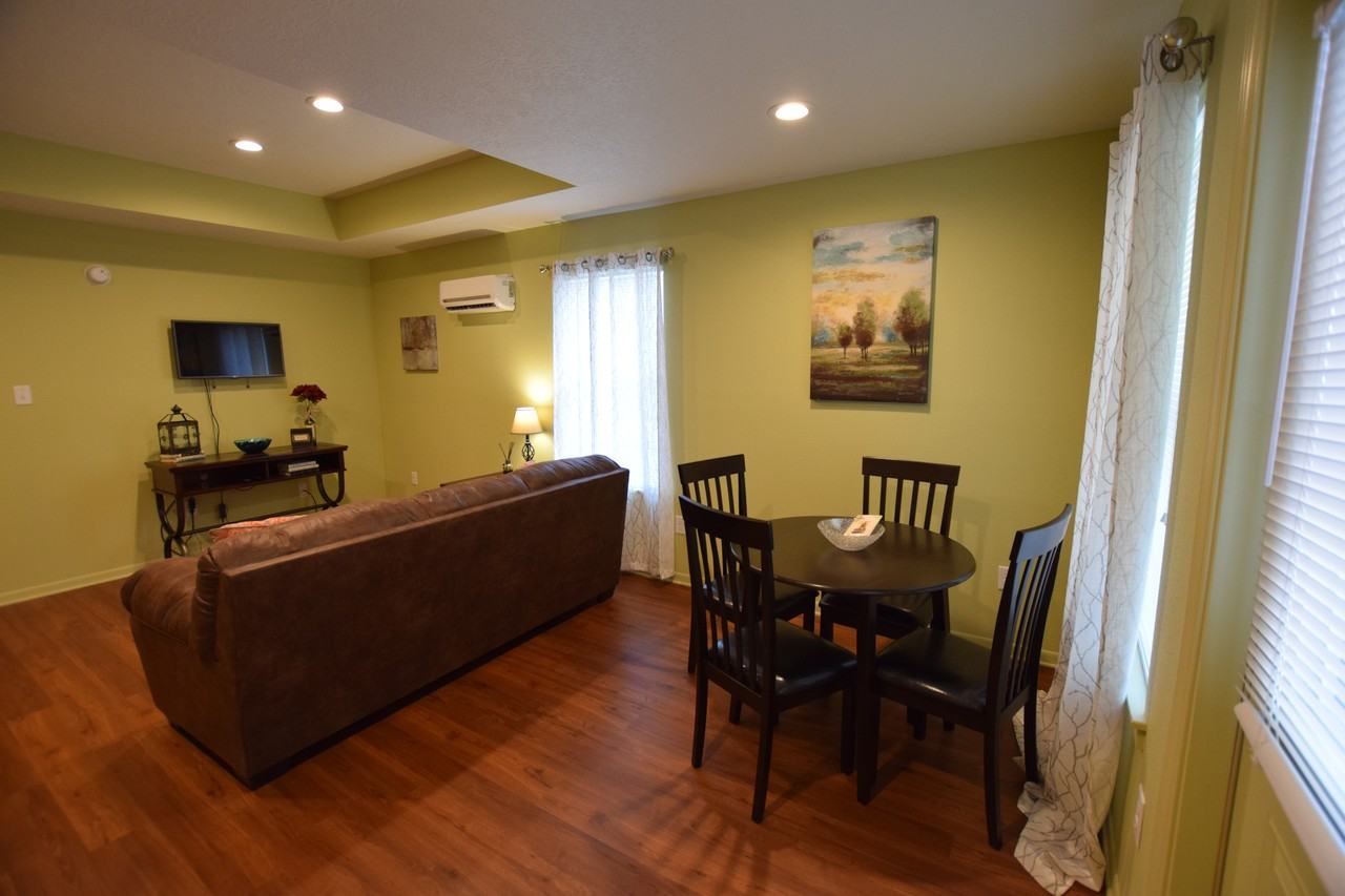 404 Gray St - Photo 3 of 8