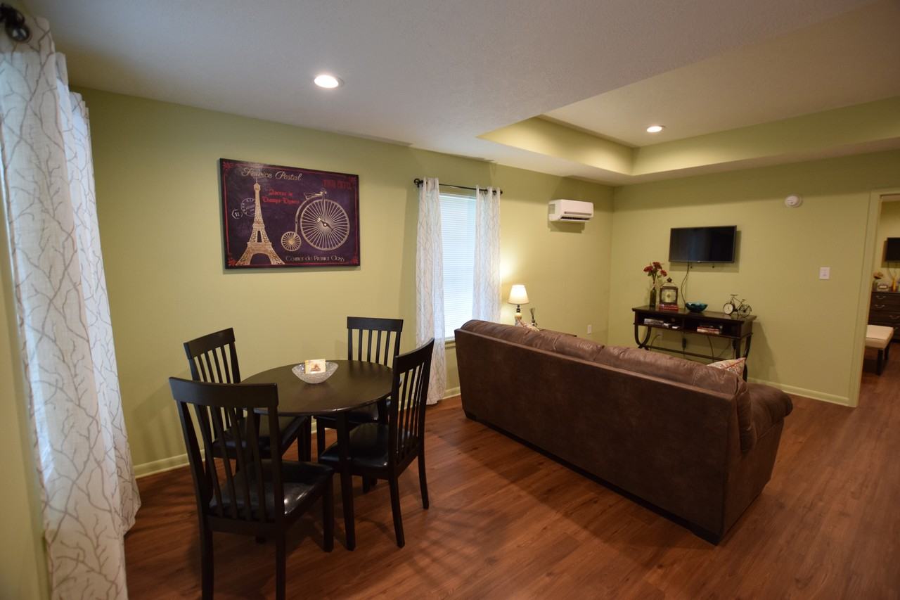 400-498 Gray St - Photo 2 of 8