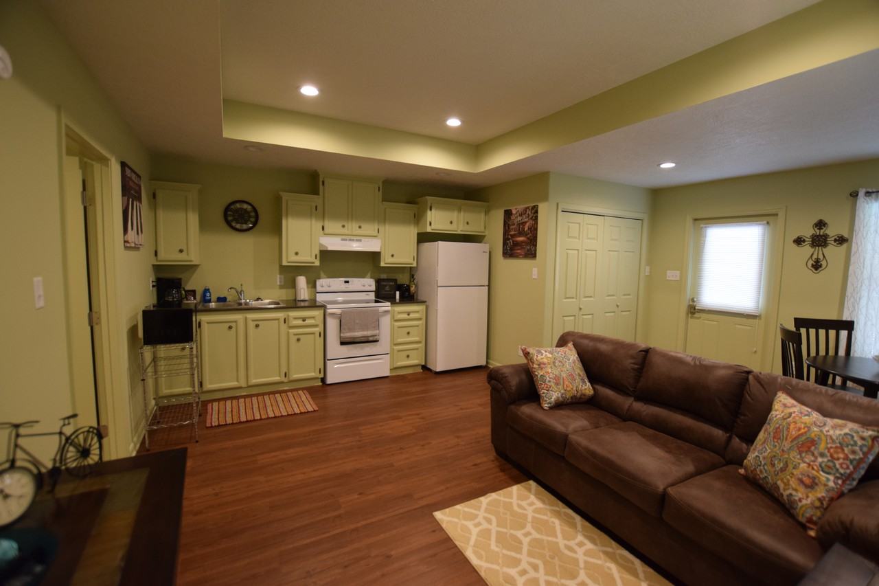 400-498 Gray St - Photo 3 of 8