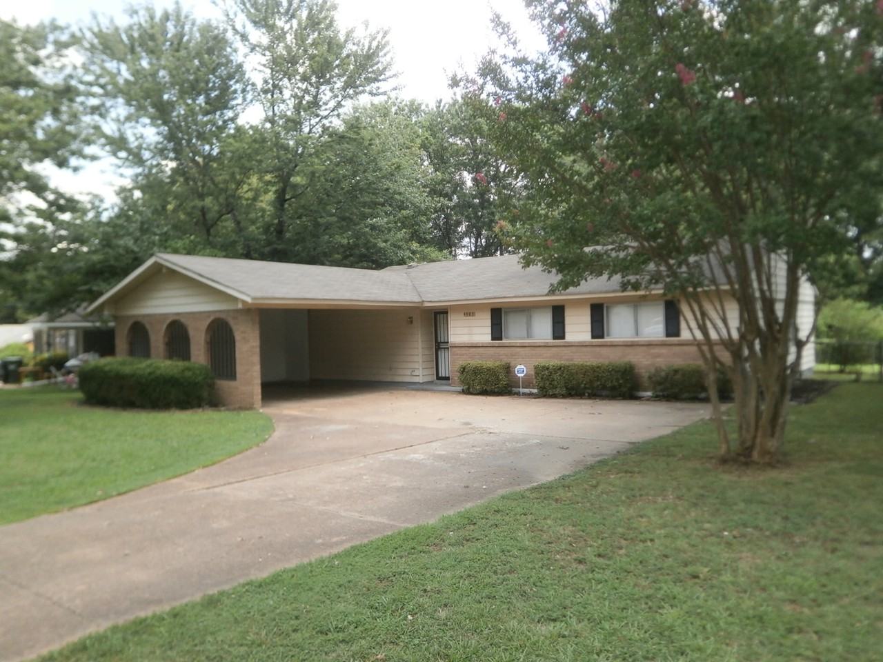 4983 Simsbury Dr - Photo 2 of 9