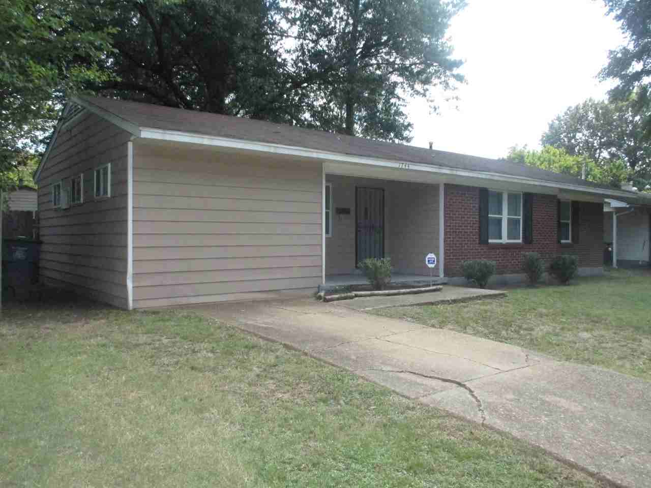 1744 Tahiti Ln - Photo 2 of 10