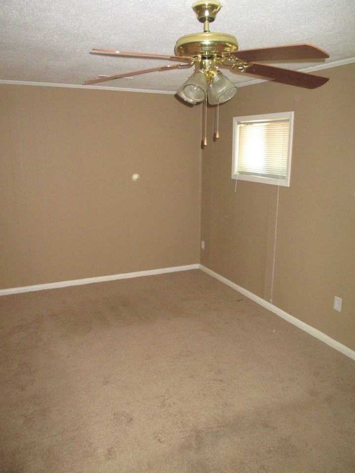 1744 Tahiti Ln - Photo 3 of 10