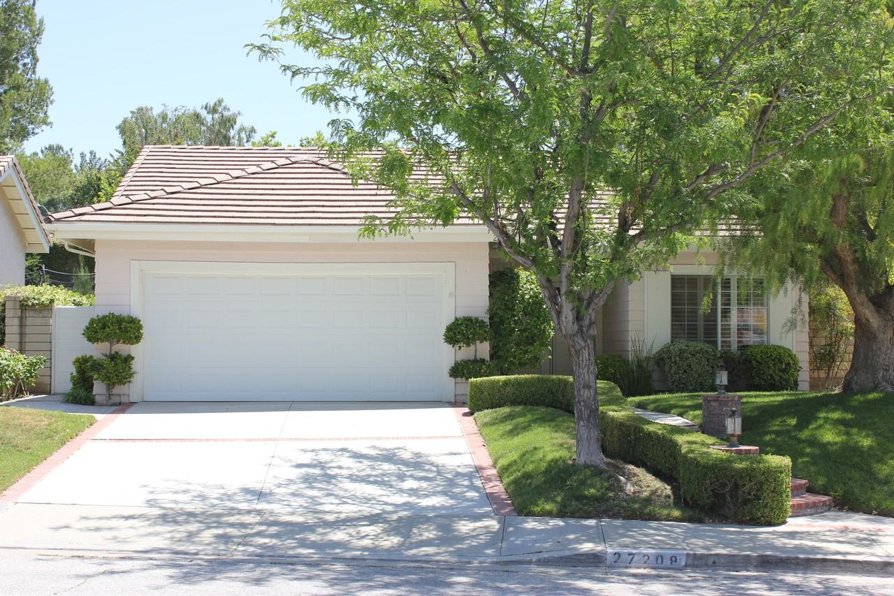 27208 Waterford Drive - Photo 3 of 10