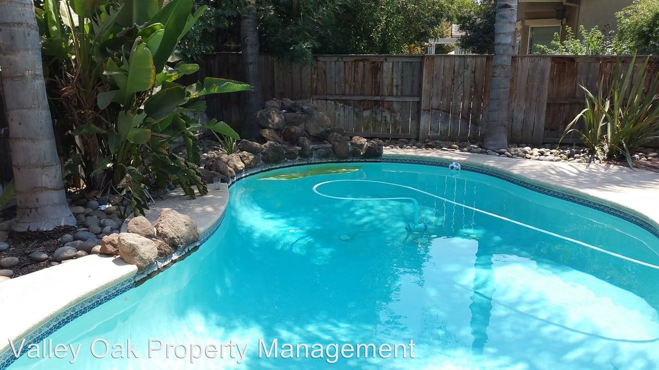 219 Fay Ct - Photo 2 of 2