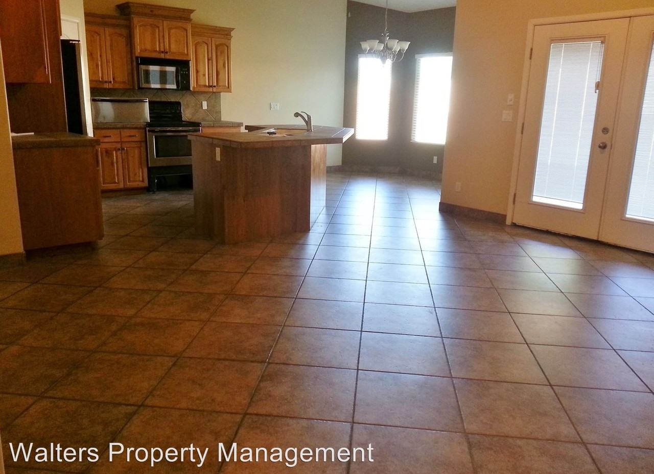 2947 Beech St - Photo 2 of 7