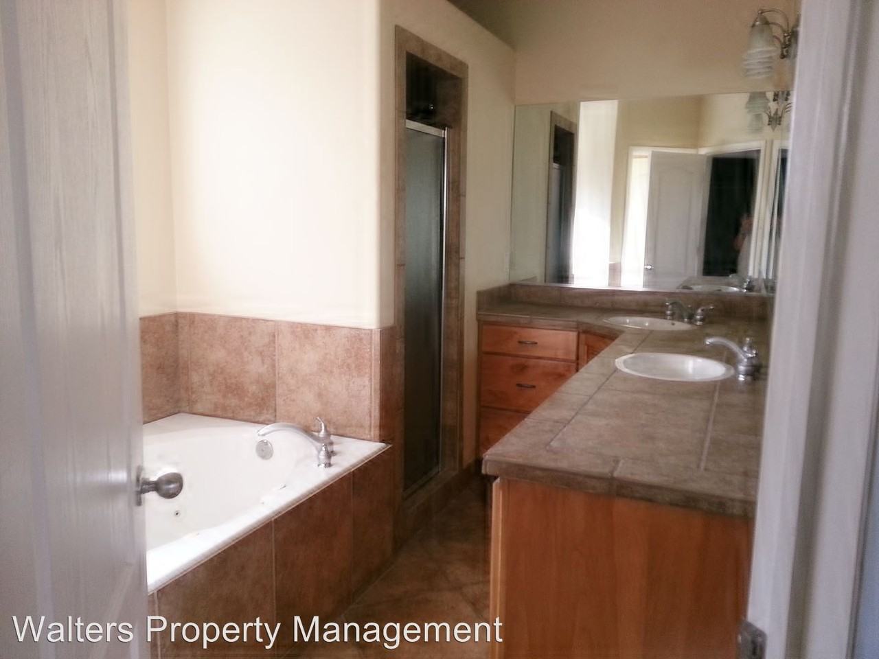 2947 Beech St - Photo 3 of 7