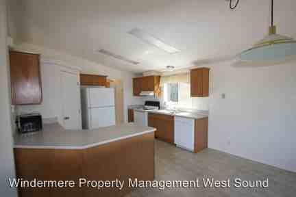 11157 Battle Point Dr NE - Photo 3 of 8