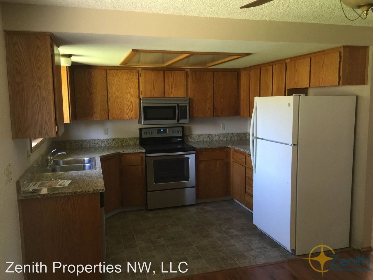 1401 SE Park Crest Ave - Photo 2 of 14