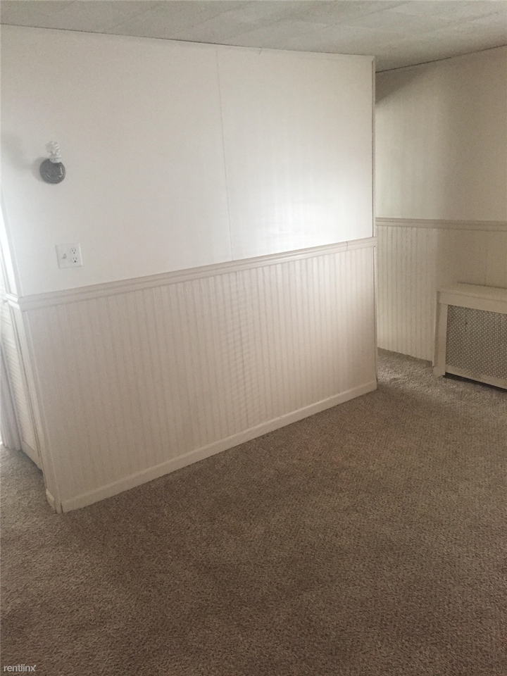 327 W Spruce St - Photo 2 of 10