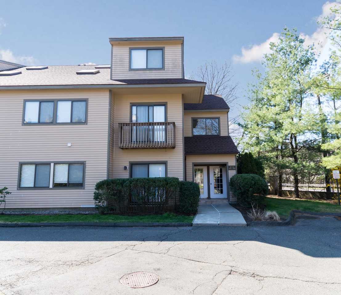 2435 Bedford St #21I