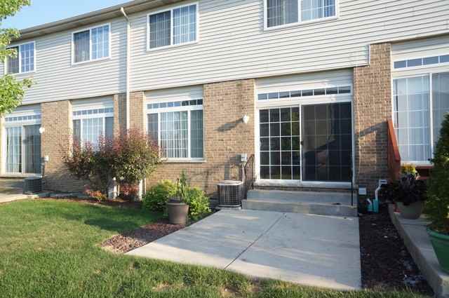19235 Crescent Dr - Photo 2 of 21