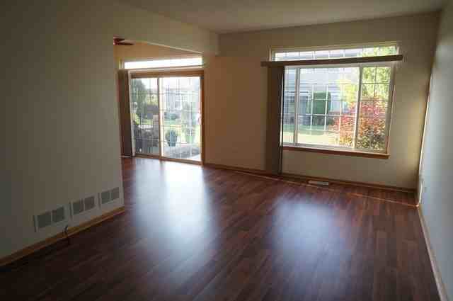 19235 Crescent Dr - Photo 3 of 21