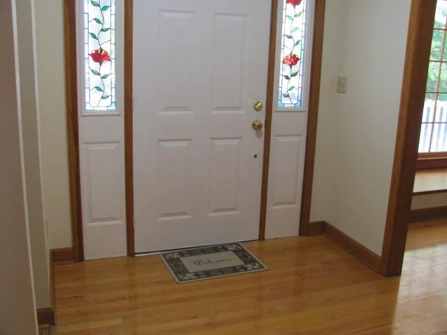 75 Roanoke Dr - Photo 3 of 43