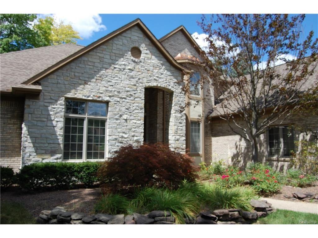 3271 Governors Ln - Photo 2 of 50