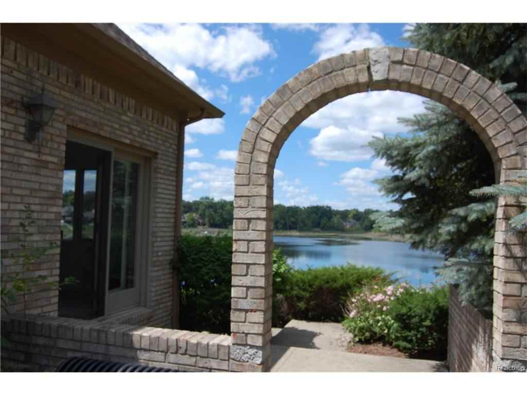 3271 Governors Ln - Photo 3 of 50