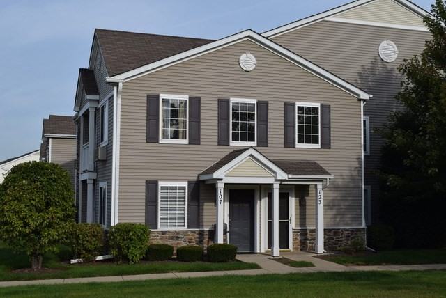 123 Silverstone Dr - Photo 2 of 15