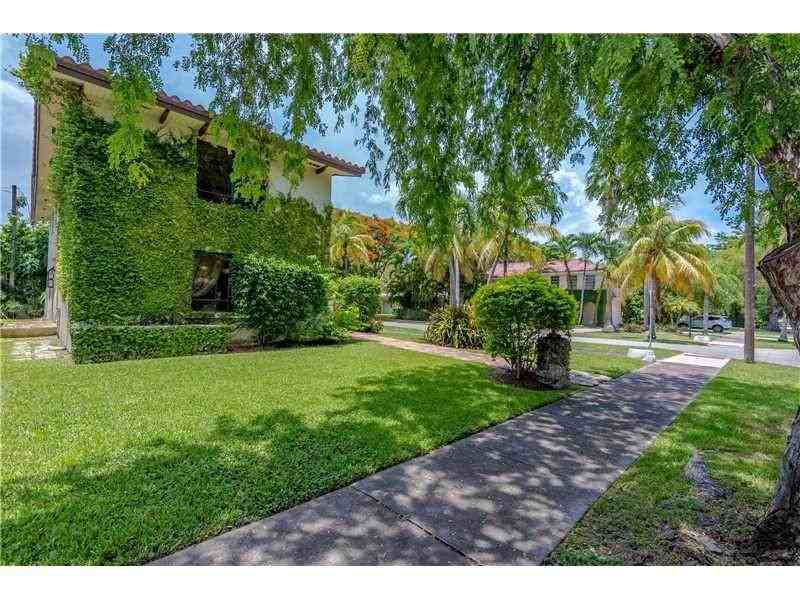 13724 SW 92nd Ct - Photo 2 of 5